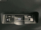 高速道路で便利な【ETC2.0】を装備しています。光ビーコン搭載で渋滞情報などナビゲーションと連動することで機能も充実いたします。他、観光施設に立ち寄るための高速料金割引サービス等もございます。