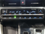 左右独立温度コントロールフルオートエアコンです。運転席、助手席それぞれで独立して温度設定ができます。冷え性の方が乗っても安心ですね♪