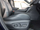 パワーシート搭載。微妙な調整が手軽にでき、ピッタリなポジションで運転することが可能です。