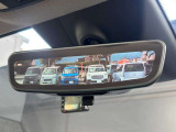 車両後方カメラの映像をインナーミラー内のディスプレイに表示するデジタルインナーミラーが装備されています!ヘッドレストや荷物などで視界を遮られずに後方を確認することが可能です!