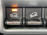 【ヒルディセントコントロール(HDC)】4WDのクルマが、オフロード・積雪路などでの急な下り坂を降下するときに活躍します!システムが安全な速度での走行を維持できるようにブレーキ制御します。