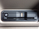 ■【ETC車載器】が装備されています。セットアップをしてお渡しとなり、ETCカードを差し込むだけで高速道路の利用が可能です。