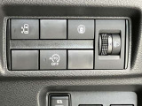 片側(助手席側)オートスライドドアです♪運転席のボタンやキーのボタンでも開閉できます!手荷物がいっぱいの時でも簡単にドアの開け閉めができるのでとっても便利です♪