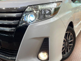 【LEDヘッドライト】悪天候や夜間走行時も良好な視界を確保し安心して運転できる高輝度LEDヘッドライトを装備!点灯速度が早く、消費電力も抑えられています。