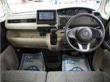 運転にかかわる様々な操作を安全に行えるように視点移動が少なく、操作性に配慮されたスイッチ類が凝縮されたコクピットです。