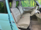 運転席シート廻りは使用感も少なく、良好な状態となっています。丁寧に使われていたことがよくわかりますね。
