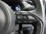 ステアリング右のスイッチにクルーズコントロール機能付き★高速走行時に前車との距離を保ちながら、一定速度での自動走行が可能です!