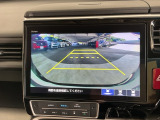 【バックカメラ】運転が苦手な方も車庫入れラクラクです!ギアをリバースに入れれば自動的に切り換わりますので、面倒な操作は不要です♪狭い駐車場もお車を傷つけず安心ですね!