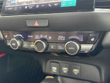 夏でも冬でもお好みの温度に設定しておけば、AUTO ボタンひとつで快適な車内空間へ!風の強さや温度、内外気の切り替えも自動で調整してくれます♪こちらのお車はシートヒーター機能付きです!