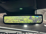 【ブラインドスポットモニター】走行中、ドアミラーの死角になりやすい箇所に後続車が接近するとサイドミラーのレンズに警告を表示!ドライバーに注意喚起をしてくれます。
