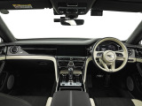 前車追従機能、レーンキープアシスト、ヘッドアップディスプレイも付いており、多数のオプションを備えております。