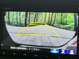 【バックカメラ】駐車時に後方がリアルタイム映像で確認できます。大型商業施設や立体駐車場での駐車時や、夜間のバック時に大活躍!運転スキルに関わらず、今や必須となった装備のひとつです!