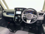 運転席まわりです。 各操作スイッチは使いやすい位置に配置されてます。