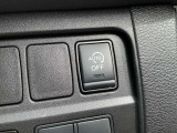 ガソリンを節約するのがアイドリングストップ。普段通りの運転で状況に応じてクルマ自身が判断してアイドリングストップし、エコドライブを行って経済的な走行を実現します