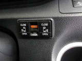 両側電動スライドドアです。