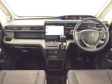 ★いつでも気持ちよく運転できて、使い勝手のいい収納や体をケアするシート、細部にまでこだわったインテリア♪