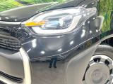 【LEDヘッドライト】悪天候や夜間走行時も良好な視界を確保し安心して運転できる高輝度LEDヘッドライトを装備!点灯速度が早く、消費電力も抑えられています。
