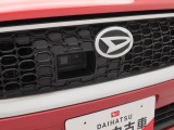 愛知ダイハツのお店では、ダイハツ車を知り尽くしたプロフェッショナルなサービススタッフが、専用の診断機器を使って各システムを点検しております。