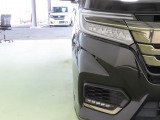 LEDヘッドライトは、点灯の瞬間から光量を発揮し、突然暗くなるトンネルなどでの安定感を高めます。