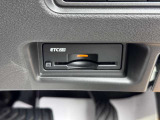 高速道路の料金所をスムーズに通過できるETC2.0車載器。最新の交通情報受信にも対応し、ドライブを賢くサポートします。
