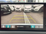 車庫入れ時に安心のバックカメラがついています。