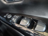 パワーウインドウスイッチ★電動格納機能付きで運転席からドアミラーの角度が調整可能です。電動格納機能付きです♪