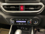 オートエアコン♪お好みの温度に設定するだけで車内を快適空間にしてくれますよ♪
