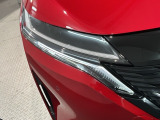 LEDヘッドライトは、点灯の瞬間から最大光量を発揮し、突然暗くなるトンネルなどでの安定感を高めます。