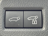 【パワーバックドア】スマートキーや運転席のボタンを押すだけでリアゲートが自動で開閉します!荷物を持っている時や、高い位置にあるバックドアを閉める際に便利な機能です♪