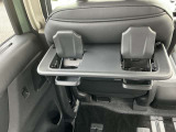 ドリンクホルダーがあるのはとっても便利!折りたたむとコンパクトに収納できます☆