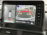 まるで真上から見ているような、視認性の良いアラウンドビューモニターです。駐車が苦手な方でもこれでらくらく駐車できますよ。