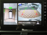 ★インテリジェントアラウンドビューモニター★ギヤをRに入れるとナビの画面には上空から見下ろし感覚の映像がドライバーをアシスト★