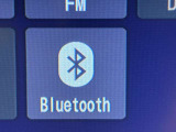 Bluetoothオーディオ対応可。お持ちのスマホやiPodなどとBluetooth接続して外部機器内の音楽などを車内で楽しめます。