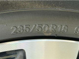 タイヤサイズは【235/50R18】
