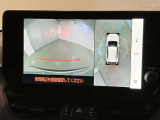 映像で見づらい車両周辺の確認をアシスト。クルマを真上から見ているような映像を表示。 運転席から確認しにくい車両周囲の状況を把握。