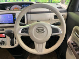 インテリアに合わせたデザインのステアリングは、運転される方のことも考え、運転しやすい形状、大きさです。是非一度、実際に触ってお確かめください。