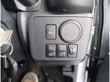 〈VSC〉は、車両の横滑りをセンサーが検知すると、4輪それぞれのブレーキの力とエンジンの出力を自動的に制御し、車両の安定性を確保します!