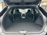 【パワーバックドア】スマートキーや運転席のボタンを押すだけでリアゲートが自動で開閉します!荷物を持っている時や、高い位置にあるバックドアを閉める際に便利な機能です♪