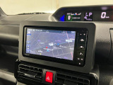 初めての場所でも安心して運転できますね。画面も見やすく、操作も簡単です。さらに、バックカメラも搭載されており、快適なドライブが可能ですね