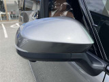 最近よく目にするドアミラーウインカー。単なる流行ではありませんよ!前や横からの視認性がよくなり、安全に寄与する装備です☆