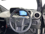 運転席まわりです。 各操作スイッチは使いやすい位置に配置されてます。