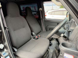 運転席シート廻りは使用感も少なく、良好な状態となっています。前オーナー様が丁寧に使っていたことがよくわかりますね。