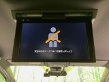 【フリップダウンモニター】大画面モニターで後席でもエンタメをお楽しみいただけます。小さなお子様にも大人気の装備です♪