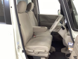 自社整備工場で点検整備をおこなってからお渡ししています。車検が残っている場合は『12ヶ月点検整備』を、車検整備付きの場合は『車検整備』をおこないます。整備費用は車両本体価格に含まれています。