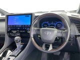運転席まわりです。 各操作スイッチは使いやすい位置に配置されてます。