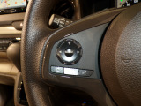 【ステアリングリモコン】ステアリングにオーディオ調節可能なスイッチが装備されていますので運転中でも視線をそらさずにオーディオの調節が可能です!