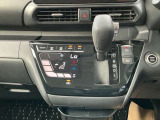 タッチパネル式オートエアコン ☆CVT無段変速機 変則ショックが少なく低燃費