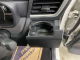 運転席と助手席には、回転式のインパネカップホルダーが装備されています。
