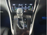 スマートキー付きです。スマートキーとは鍵を車に差し込まなくても、ドアノブを触ったりするだけで、ドアロックを解錠できます。これが凄く便利なんですよ。