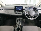 運転のしやすさと快適性を高める、機能的にレイアウトされたインパネ周りが魅力の一台です